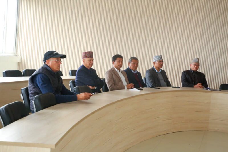 एमाले सचिवालय बैठक : पार्टी अध्यक्ष ओलीको रिहाइ गर्न माग