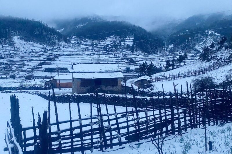 ढोरपाटनमा भारी हिमपात