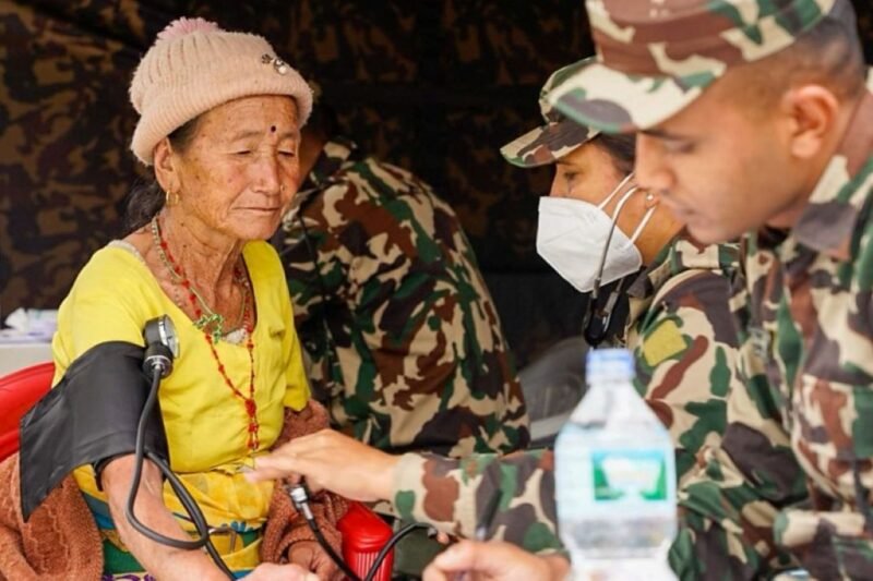 सेनाको स्वास्थ्य शिविरमा २०८ जना स्थानीयले लिए निःशुल्क सेवा