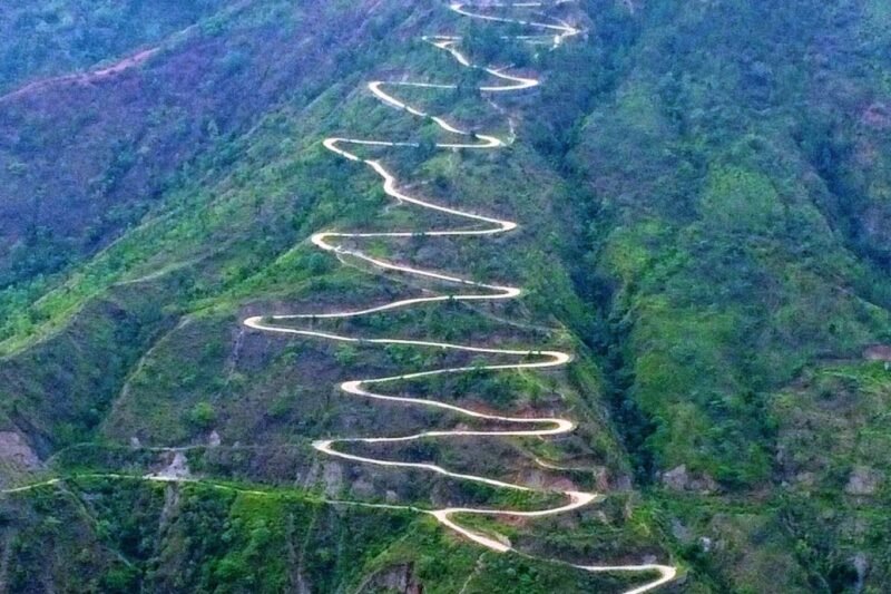 भोजपुर-बेहेर नागबेली सडकको दृश्यले पर्यटकलाई आकर्षित गर्दै