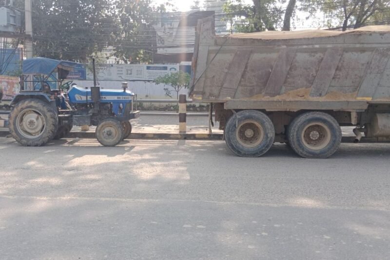 नदीजन्य पदार्थ दोहनमा ४ सवारी समातिए