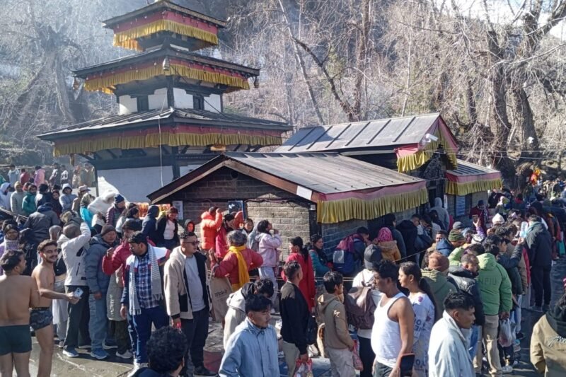 मुक्तिनाथमा भक्तजनको उर्लदो लहर, नयाँ वर्षको पहिलो दिन १२ हजार बढीले गरे दर्शन