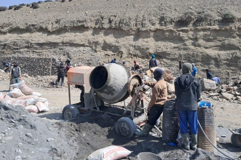 कोरलानाका जोड्ने कागबेनी-छुसाङ सडक स्तरोन्नति गरिँदै