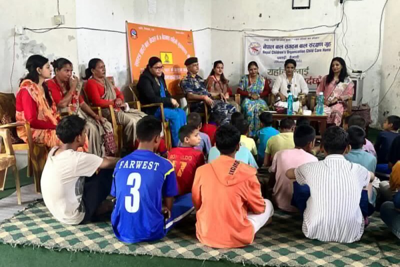 सेवामा सशस्त्र प्रहरी : बाल संरक्षण गृहमा सहयोग, खाना, नाना- स्नेह बाँडियाे