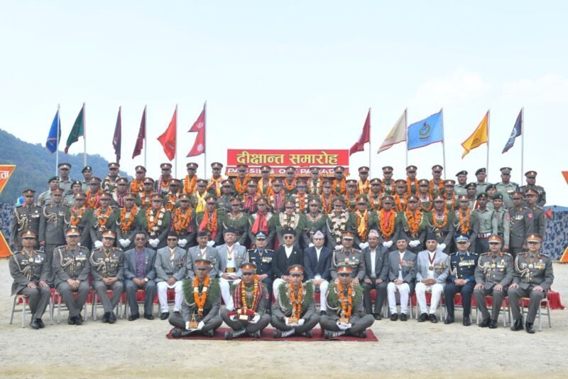 सशस्त्र प्रहरी निरीक्षक आधारभूत तालिमको दीक्षान्त सम्पन्न, गृहमन्त्रीद्वारा उत्कृष्ट प्रशिक्षार्थीलाई पुरस्कार