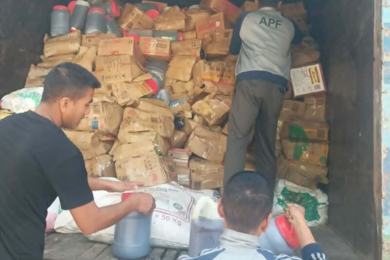 सशस्त्र प्रहरीद्वारा ८६ लाखभन्दा बढीको अवैध किराना सामानसहित ट्रक नियन्त्रणमा