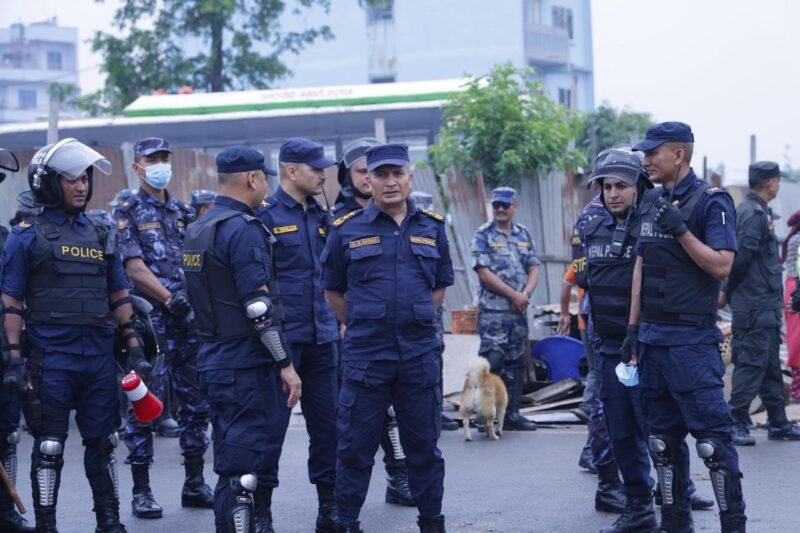 आईजीपी कार्कीद्वारा मनोहरा सुकुम्बासी बस्तीमा  अनुगमन