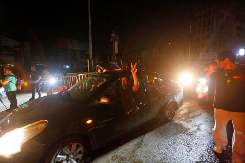 इजरायल र लेबनानबिच युद्धविराम गर्ने सहमति, इरानद्वारा व्यावसायिक जहाजहरूको लागि हर्मुज जलमार्ग खुला भएको घोषणा