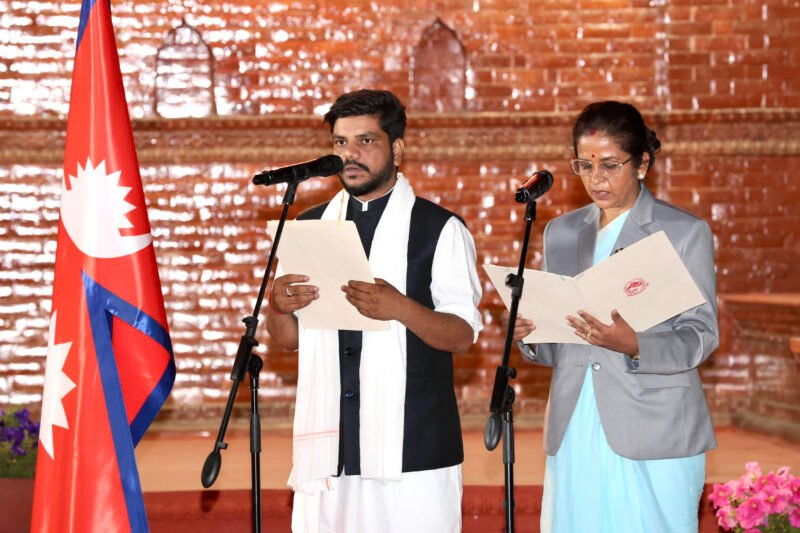 नवनियुक्त दुई मन्त्रीद्वारा शपथ ग्रहण