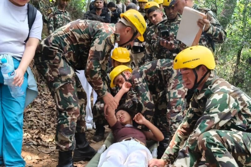 जामाचोमा हाइकिङका क्रममा लडेकी महिलाको सेनाद्वारा उद्धार