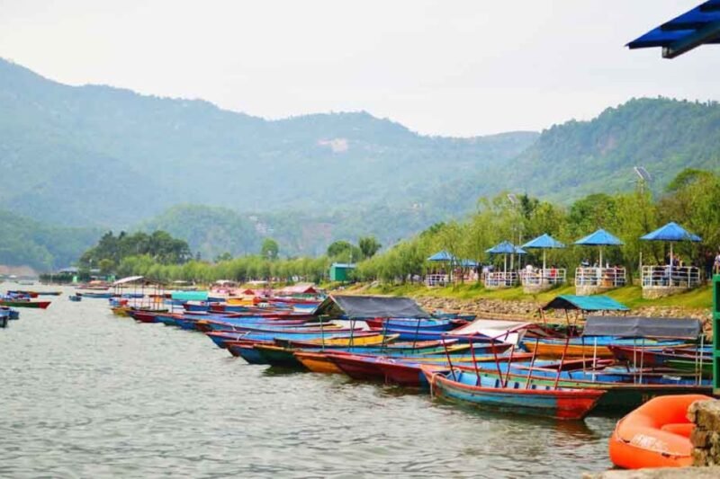 पोखरा : फेवाताल किनाराका मापदण्डविपरीत संरचना हटाउन सुरु