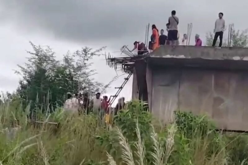 ९ वर्षको प्रतिक्षा : चाँदी नदीको पुल अधुरै, गैंडाटारवासीको पीडा कसले बुझ्ने ?