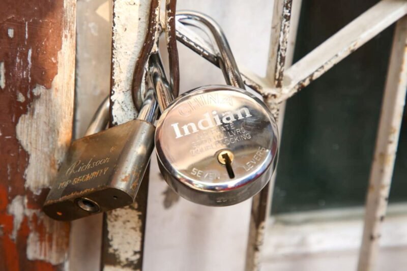 भृकुटीमण्डपमा भाडा नतिर्ने २० वटा कार्यालयमा तालावन्दी (तस्विरहरु)